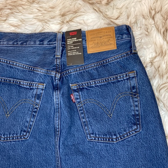 Levi’s High Rise Denim Mini Skirt Deconstructed Iconic Boyfriend Size 25 NWT - Picture 11 of 16